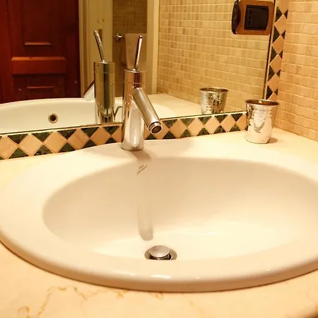Citiesreference - Trevi Two Bedroom Daire *